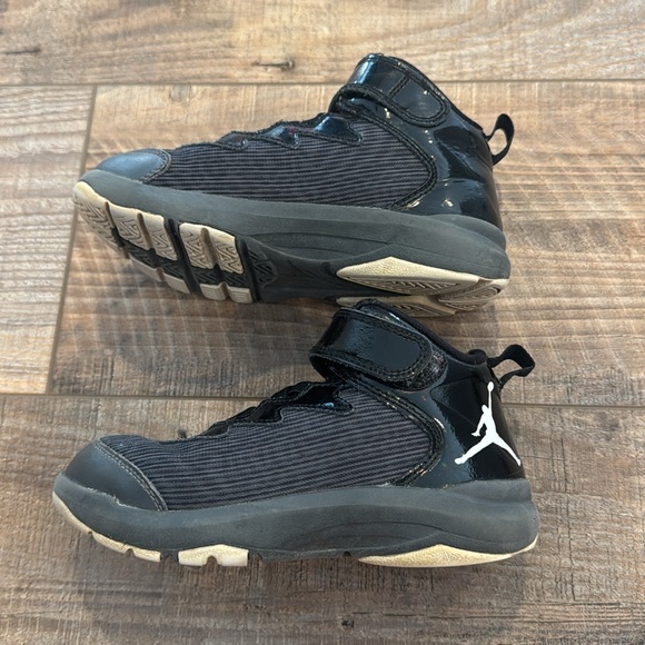 Kids Jordan Super Fly 3 BP Shoes Black Size 11 Boys Great Condition - Picture 2 of 6